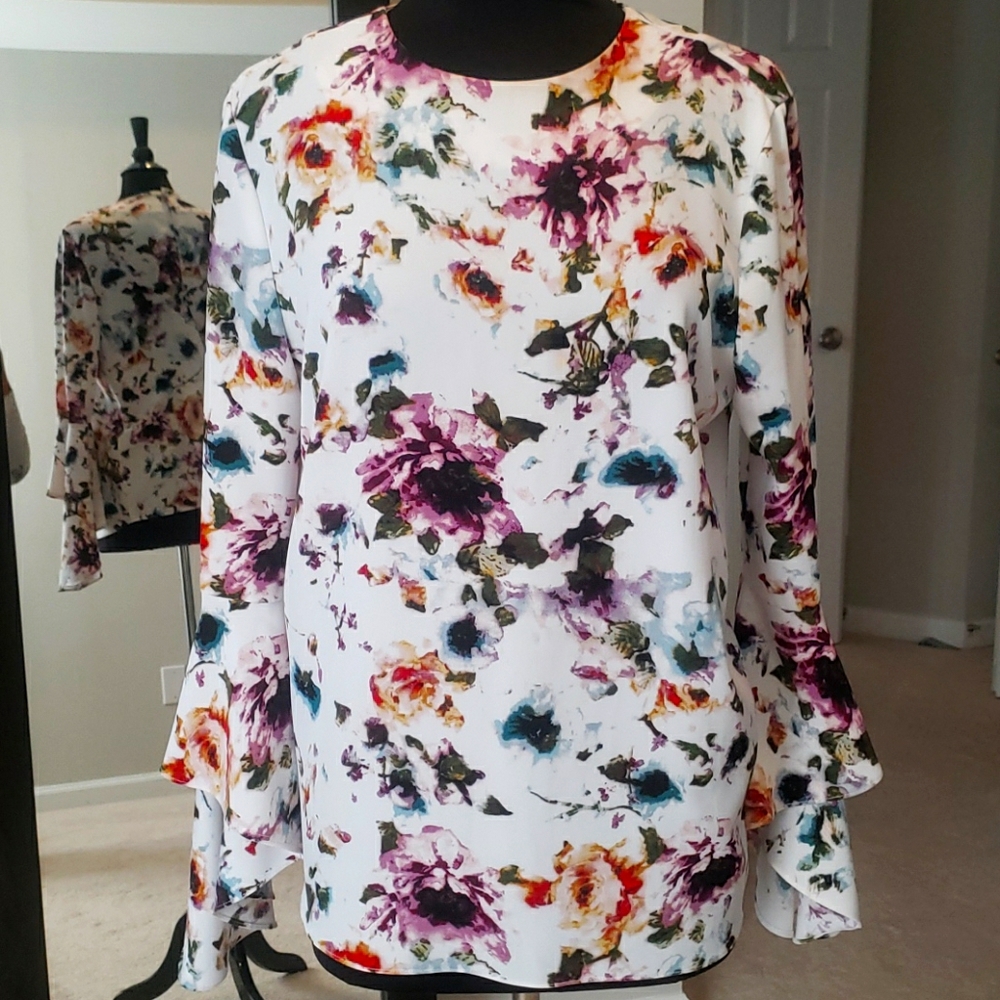 NWOT Floral Blouse w Bell Sleeves